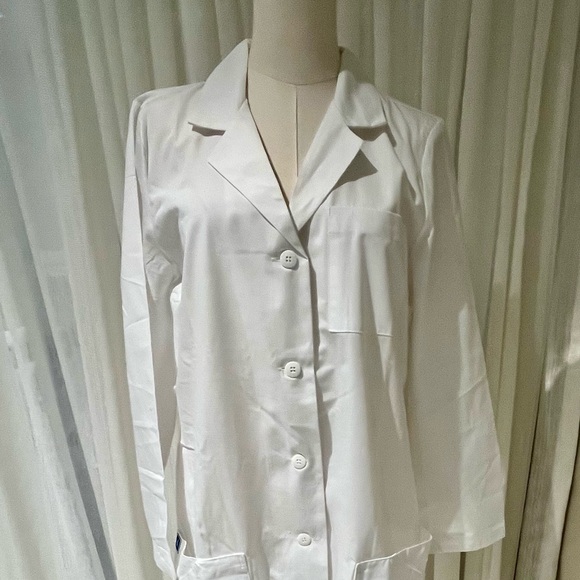 Lab coat white,  New unisex. 
35% cotton 65% polyester button upfront. - Picture 2 of 6
